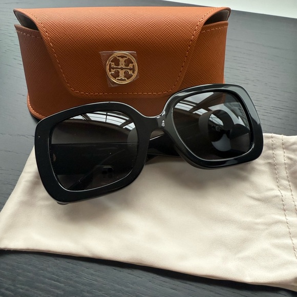 Tory Burch Black Sunglasses - Picture 3 of 10